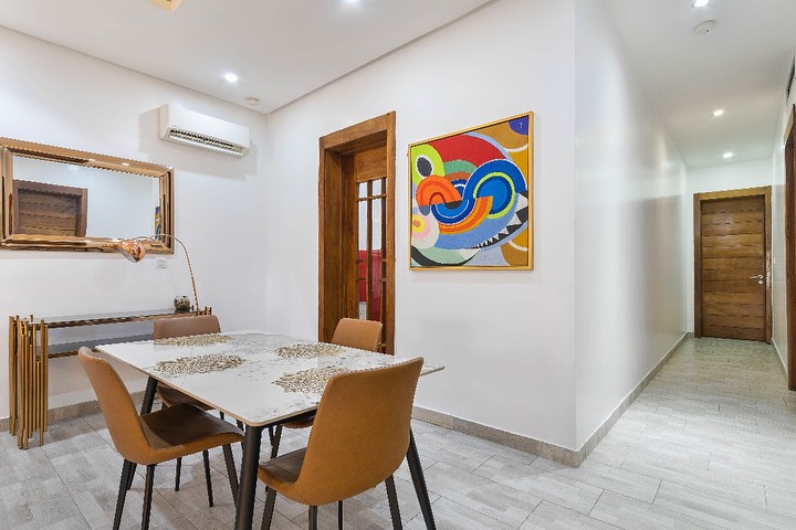 Stylish 2BR Haven with Pool & Gym in Banana Island