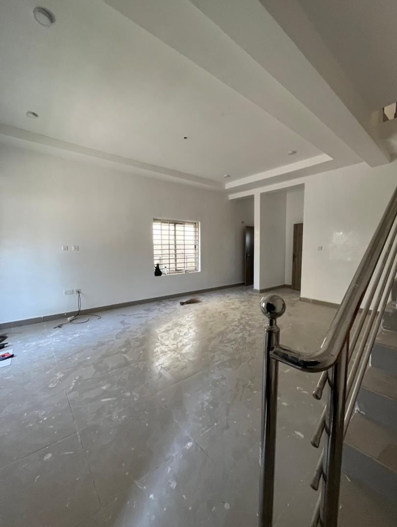 Spacious 2-Bed Ensuite Duplex in Prime Lokogoma