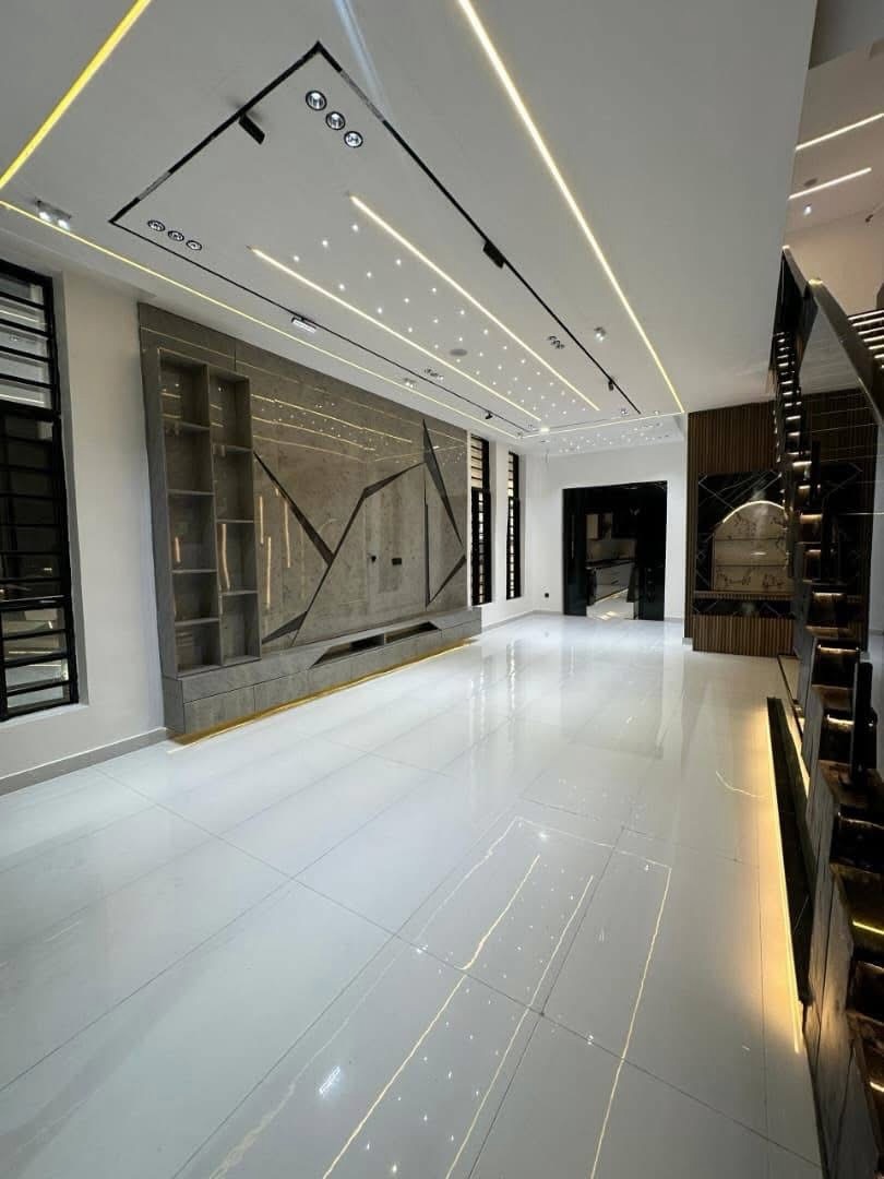 Chevron’s Crown Jewel: 5-Bed Duplex with Pool & BQ