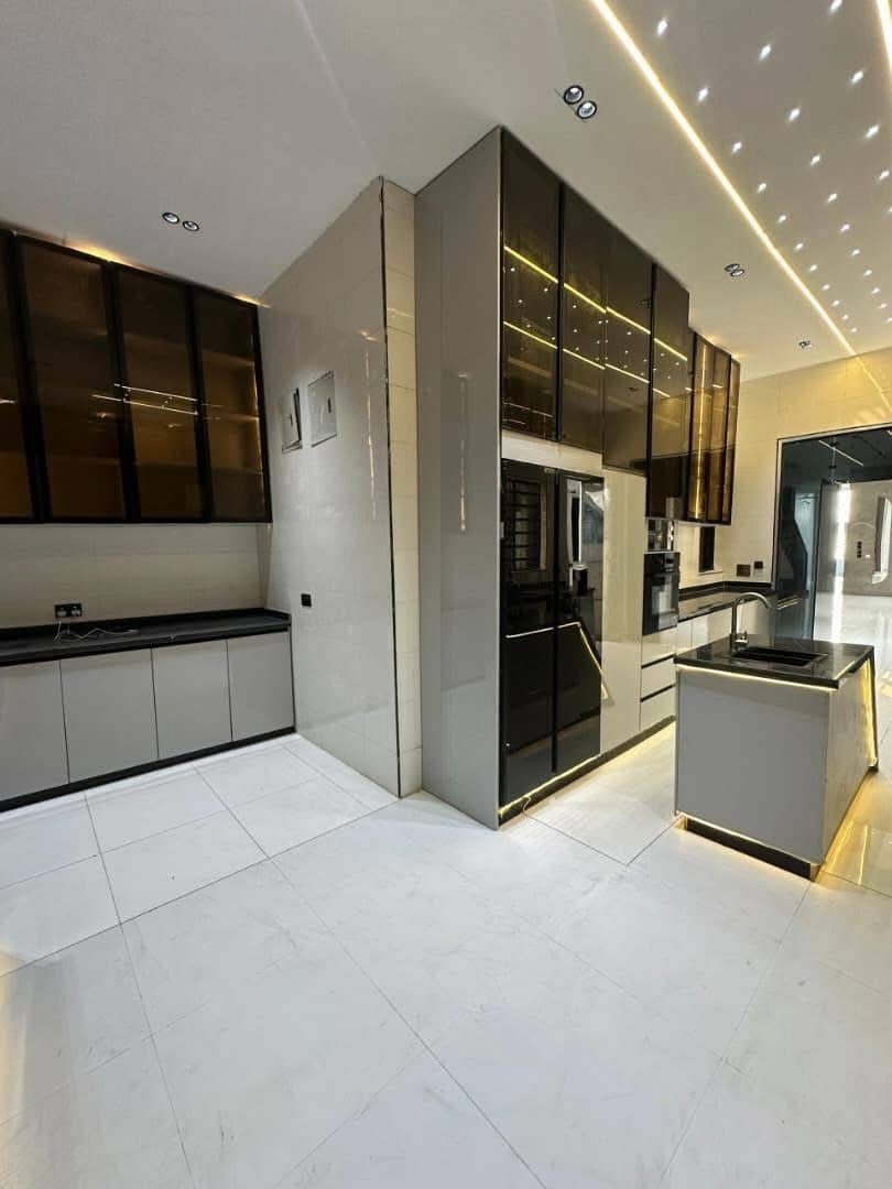 Chevron’s Crown Jewel: 5-Bed Duplex with Pool & BQ