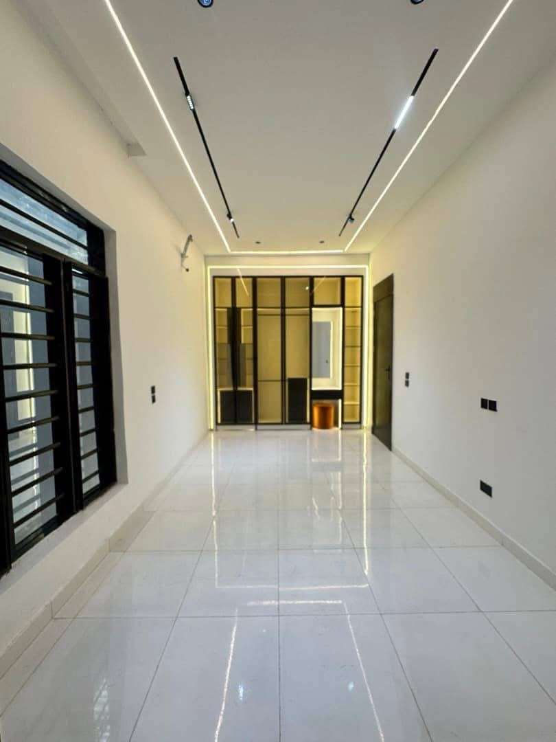 Chevron’s Crown Jewel: 5-Bed Duplex with Pool & BQ