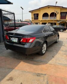 Luxury Lexus ES350: V6 Power