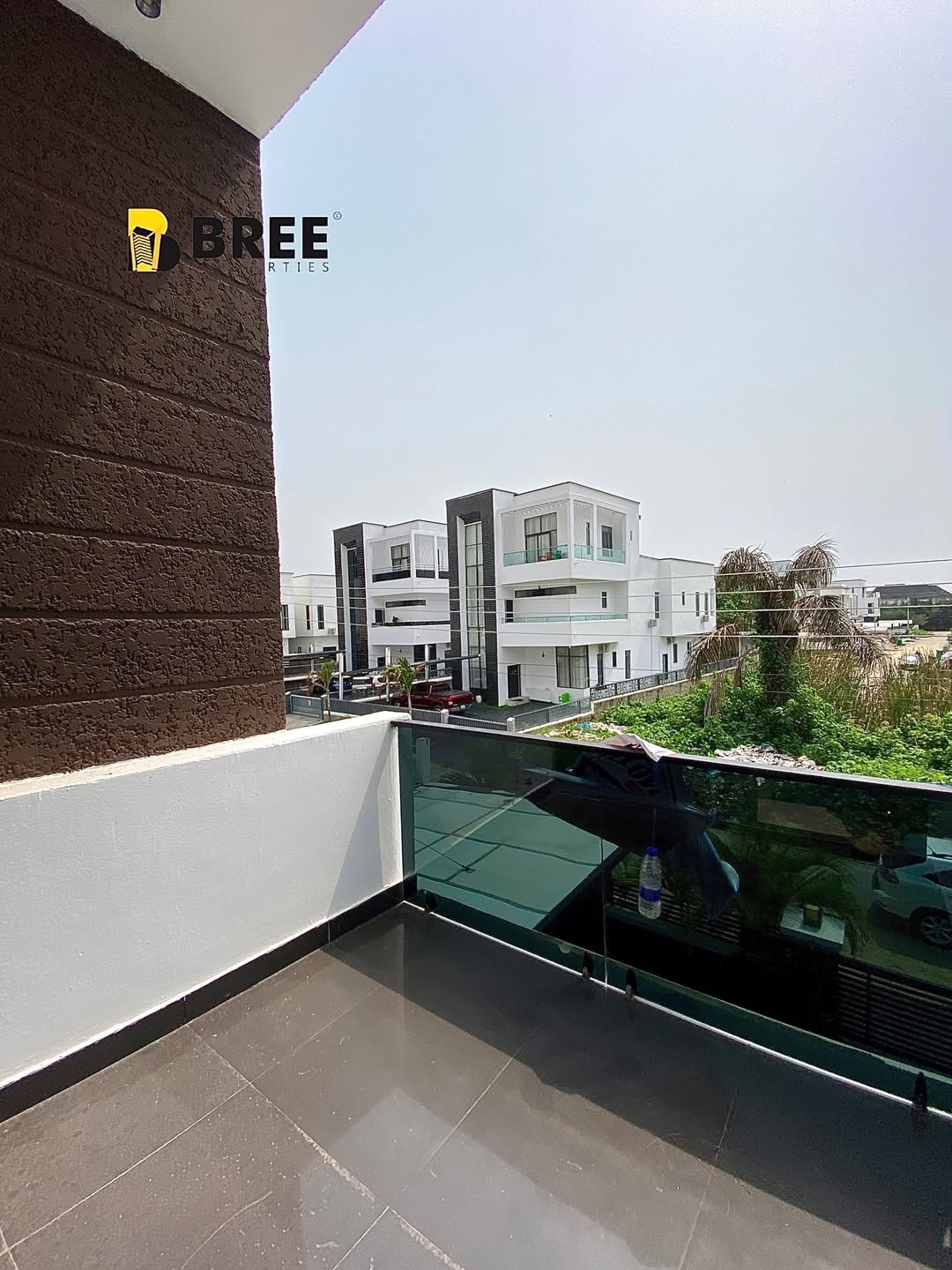 Stunning 4-Bed Poolside Retreat in Lekki County