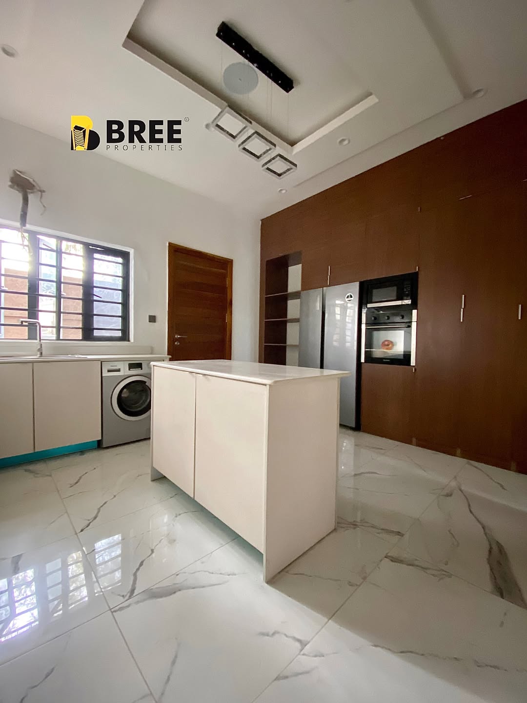 Stunning 4-Bed Poolside Retreat in Lekki County