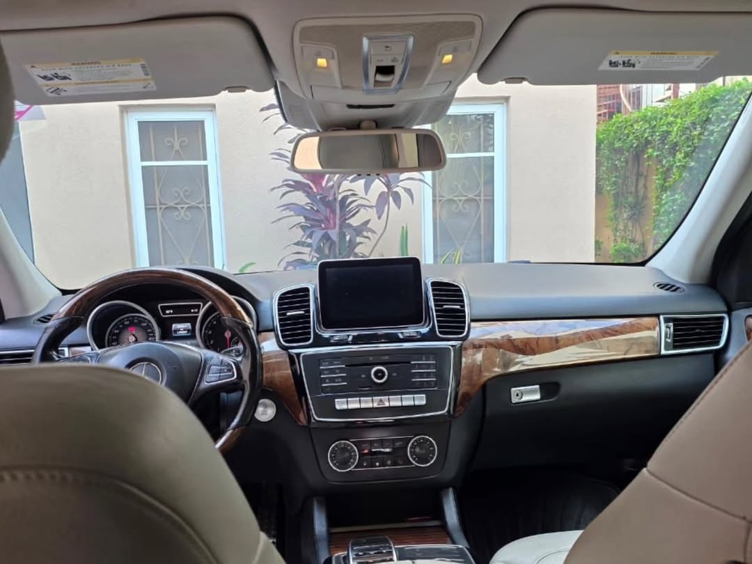 Luxury 2016 Mercedes GLE350: Pristine & Ready