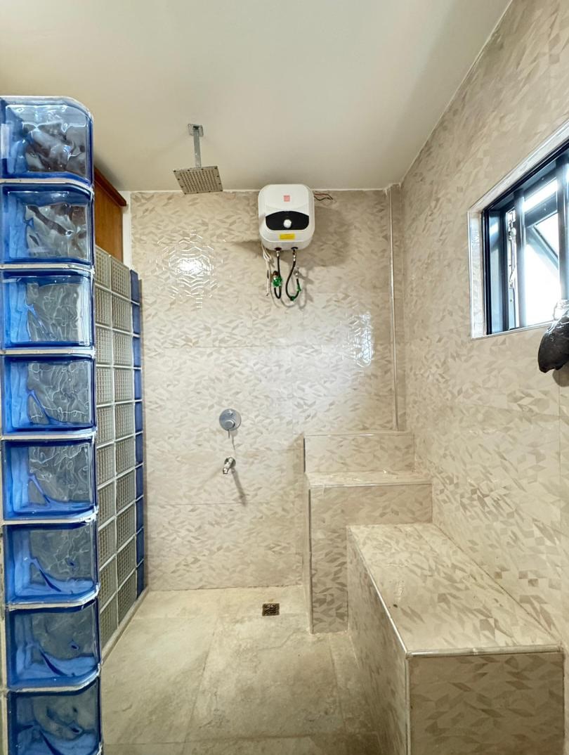 Serene 5-Bedroom Haven with Pool & Gym in Anthony