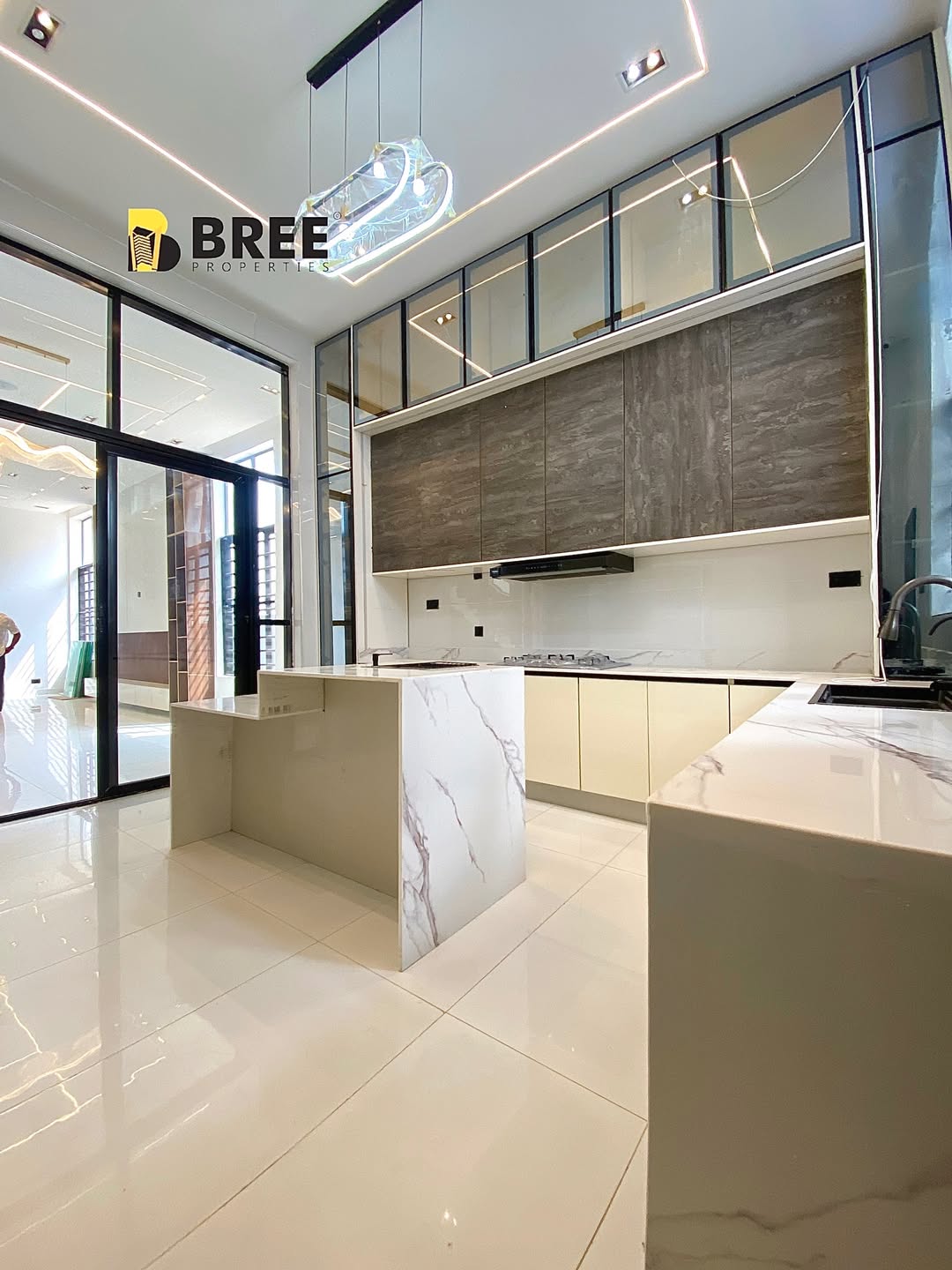 Elegant 5-Bedroom Haven with Pool in Prime Chevron Estate