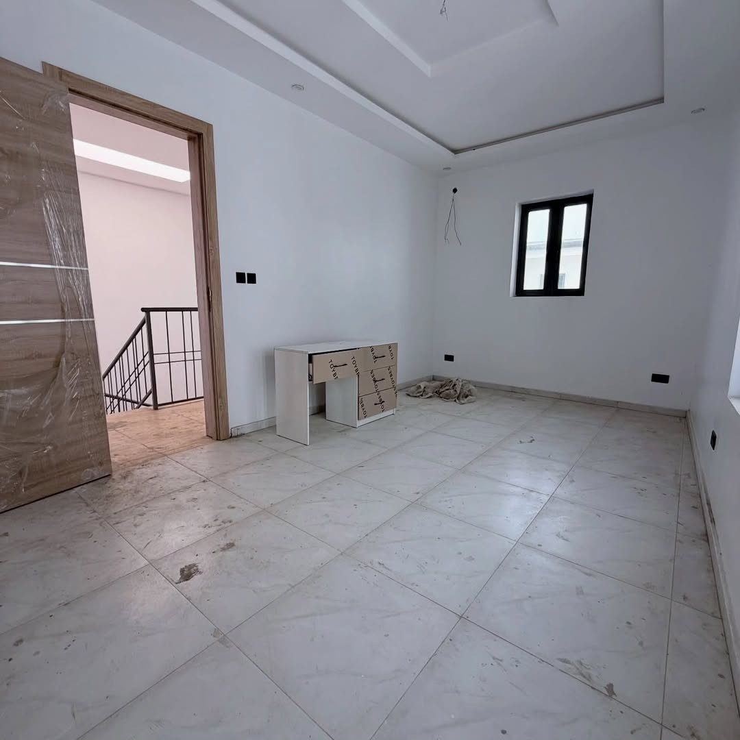 Spacious 4-Bedroom Duplex with Rooftop Oasis in Prime Ikate