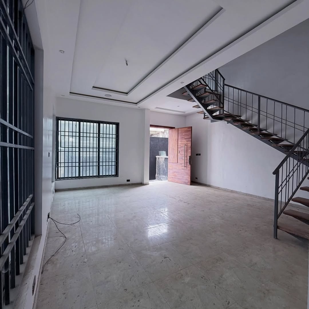 Spacious 4-Bedroom Duplex with Rooftop Oasis in Prime Ikate