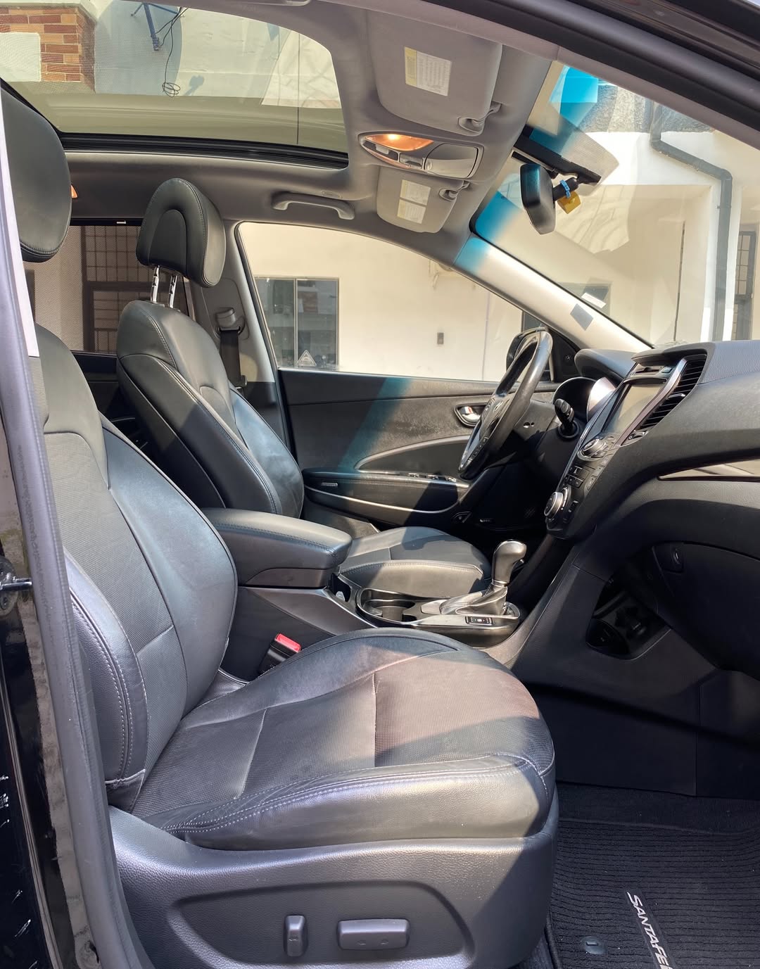 2015 Hyundai Santa Fe Ultimate: Pristine & Loaded