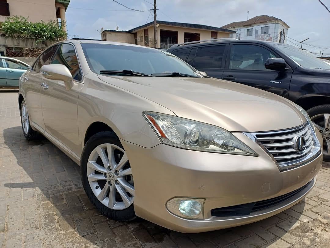 Luxury Redefined: 2011 Lexus ES 350 Full Option