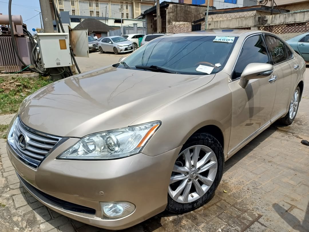 Luxury Redefined: 2011 Lexus ES 350 Full Option