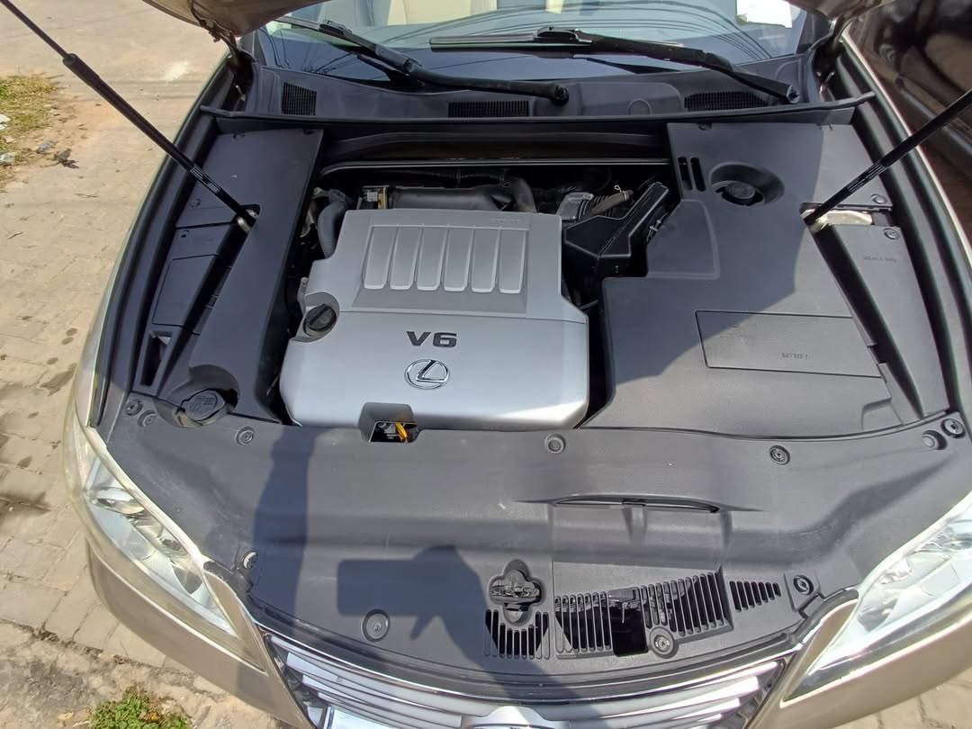 Luxury Redefined: 2011 Lexus ES 350 Full Option