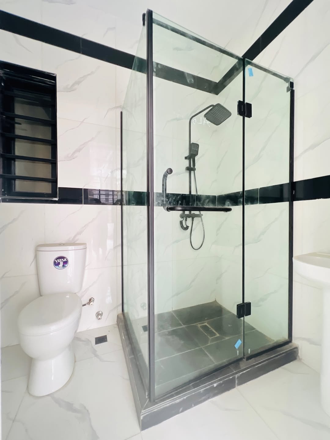 Lekki Phase 1 Gem: 2-Bedroom with Rooftop Oasis