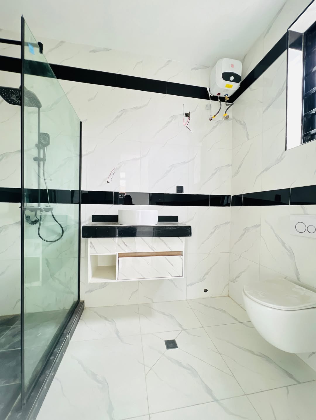 Lekki Phase 1 Gem: 2-Bedroom with Rooftop Oasis