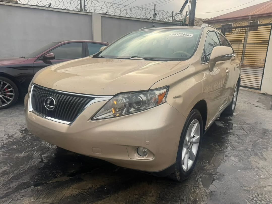 Luxury Lexus RX350: Impeccable 2010 Model