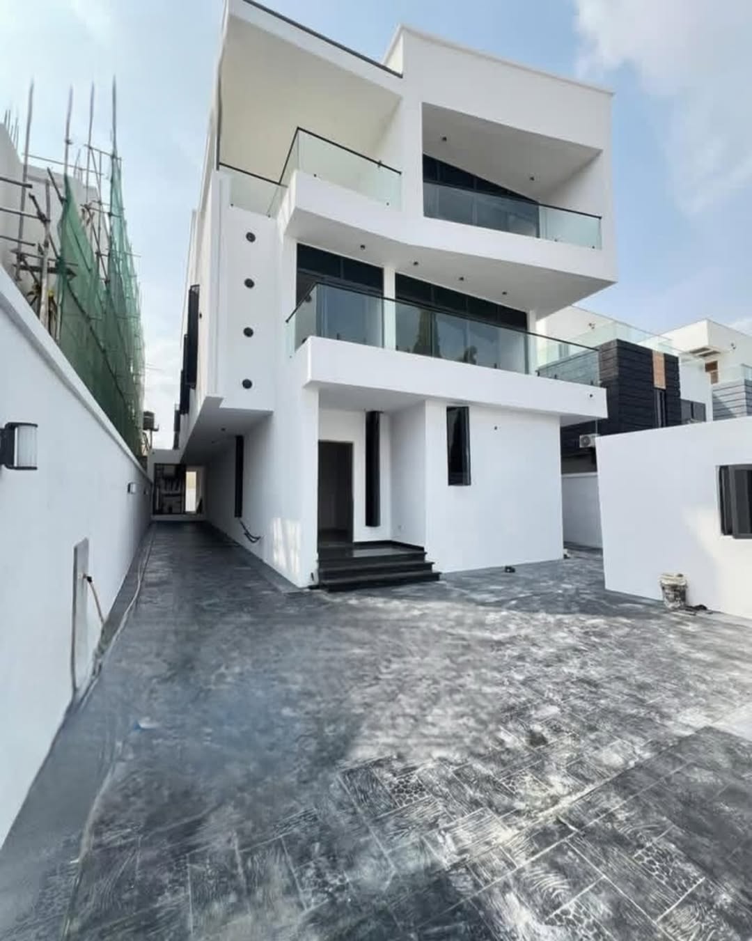 Lekki’s Ultimate 5-Bedroom Haven with Cinema & Pool
