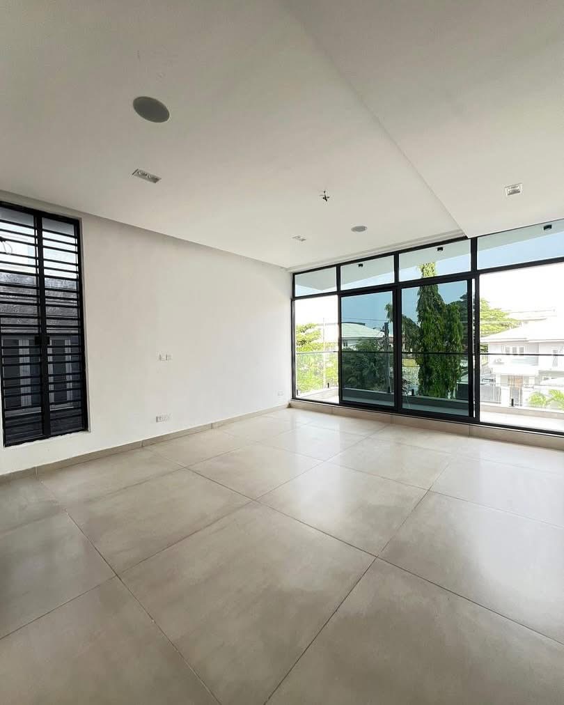 Lekki’s Ultimate 5-Bedroom Haven with Cinema & Pool
