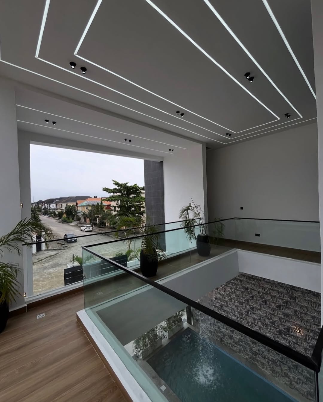 Lagos Luxury: 5-Bed Duplex with Pool & Gym in Ikota