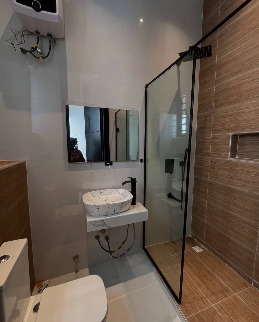 Lagos Luxury: 5-Bed Duplex with Pool & Gym in Ikota