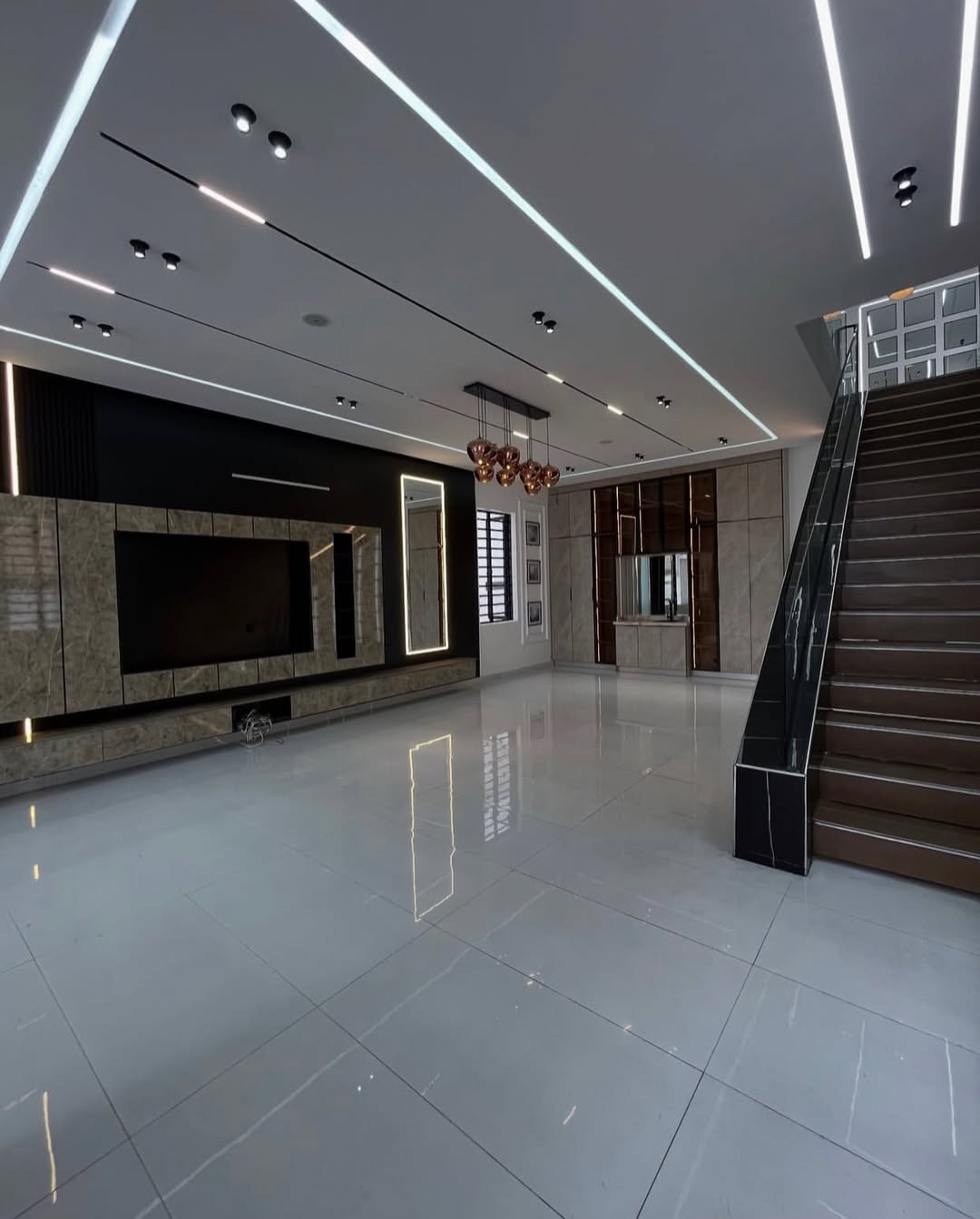 Lagos Luxury: 5-Bed Duplex with Pool & Gym in Ikota