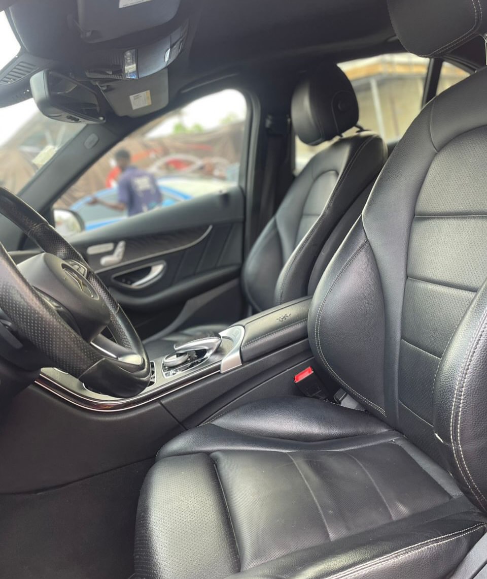 Luxury 2016 Mercedes C300 with Panoramic Sunroof