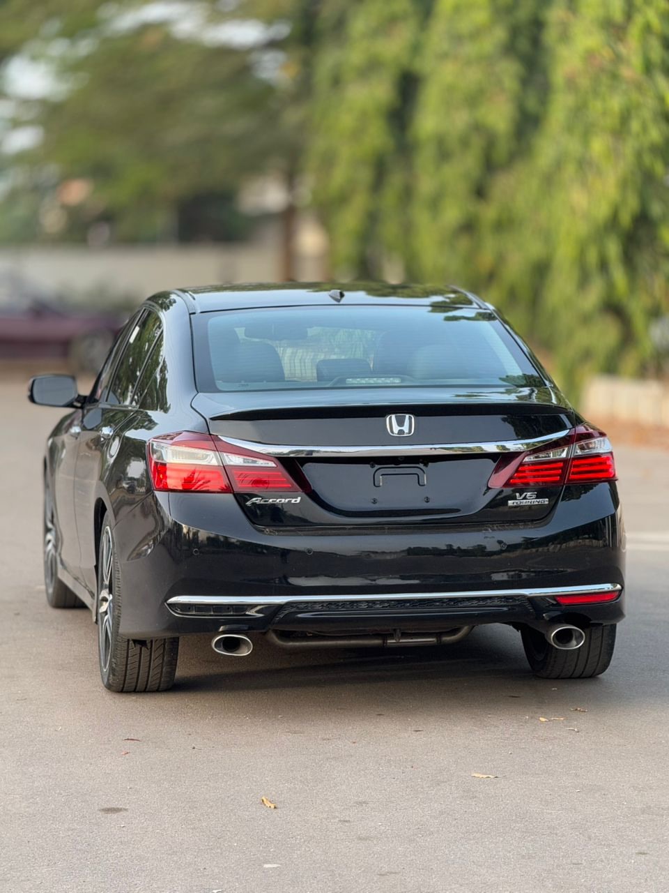 Luxury V6 Power: 2017 Honda Accord EX-L