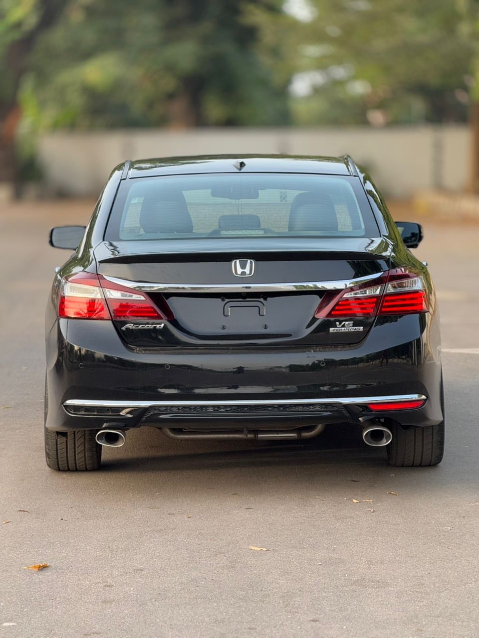 Luxury V6 Power: 2017 Honda Accord EX-L