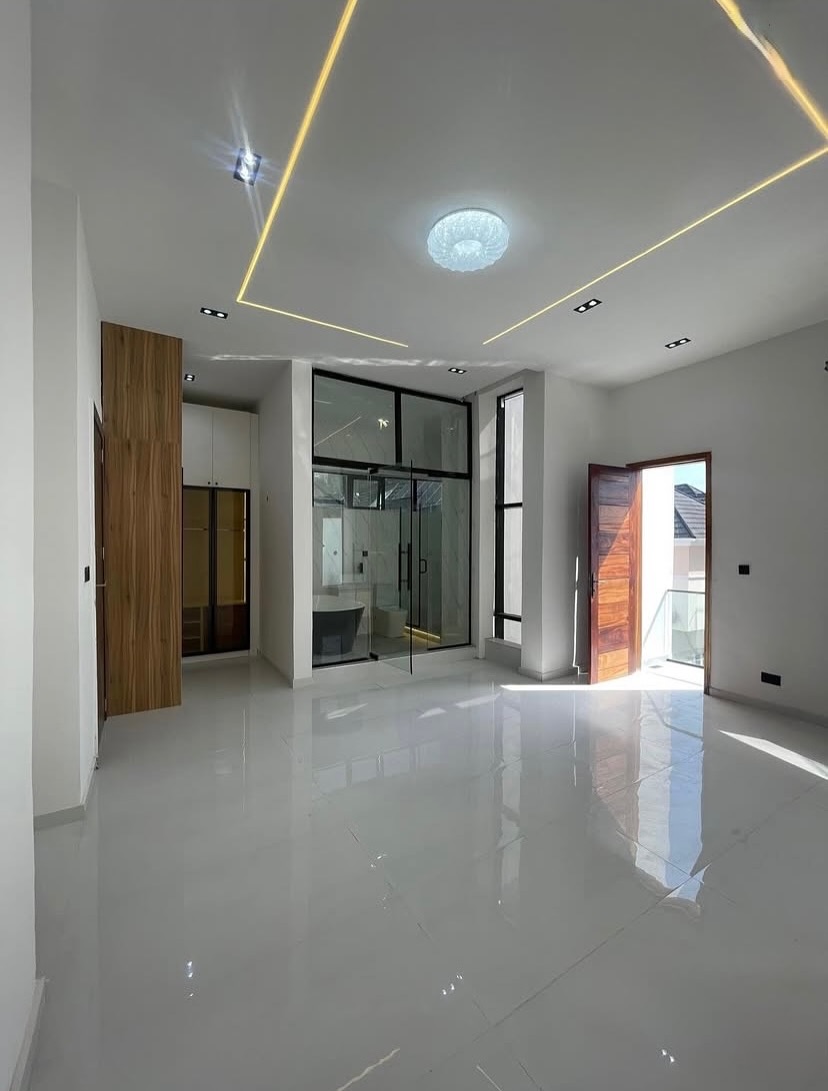 Ikota Haven: Spacious 4-Bedroom Detached Duplex