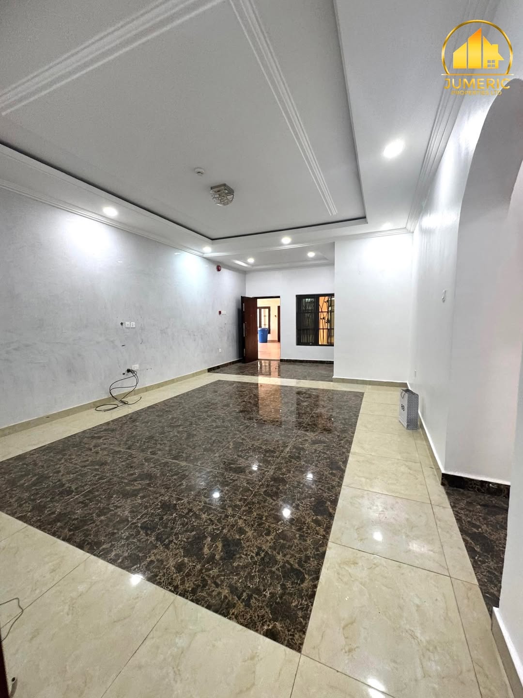 Katampe’s Premier 2-Bed: Pool, Gym & Serenity