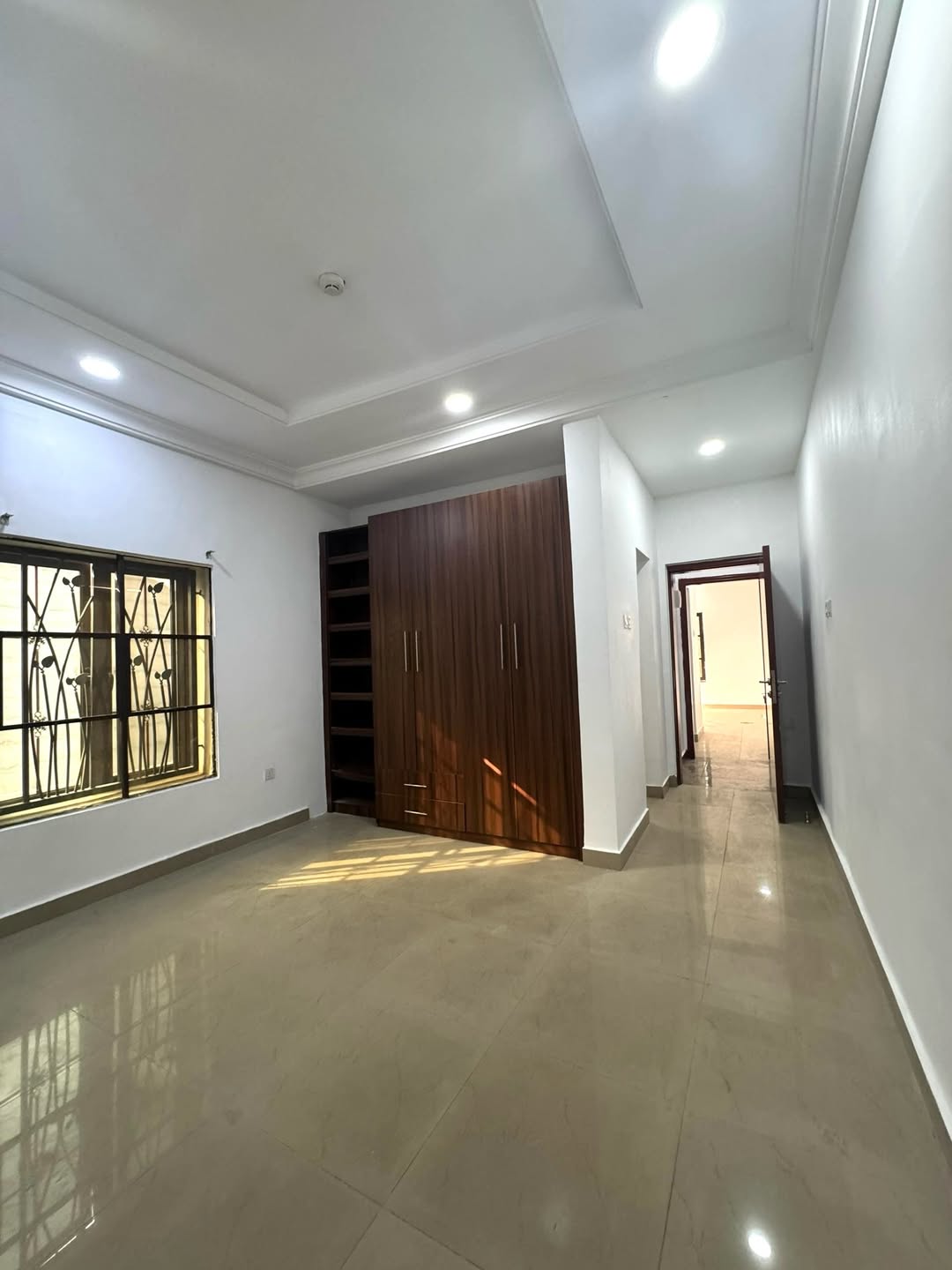 Katampe’s Premier 2-Bed: Pool, Gym & Serenity