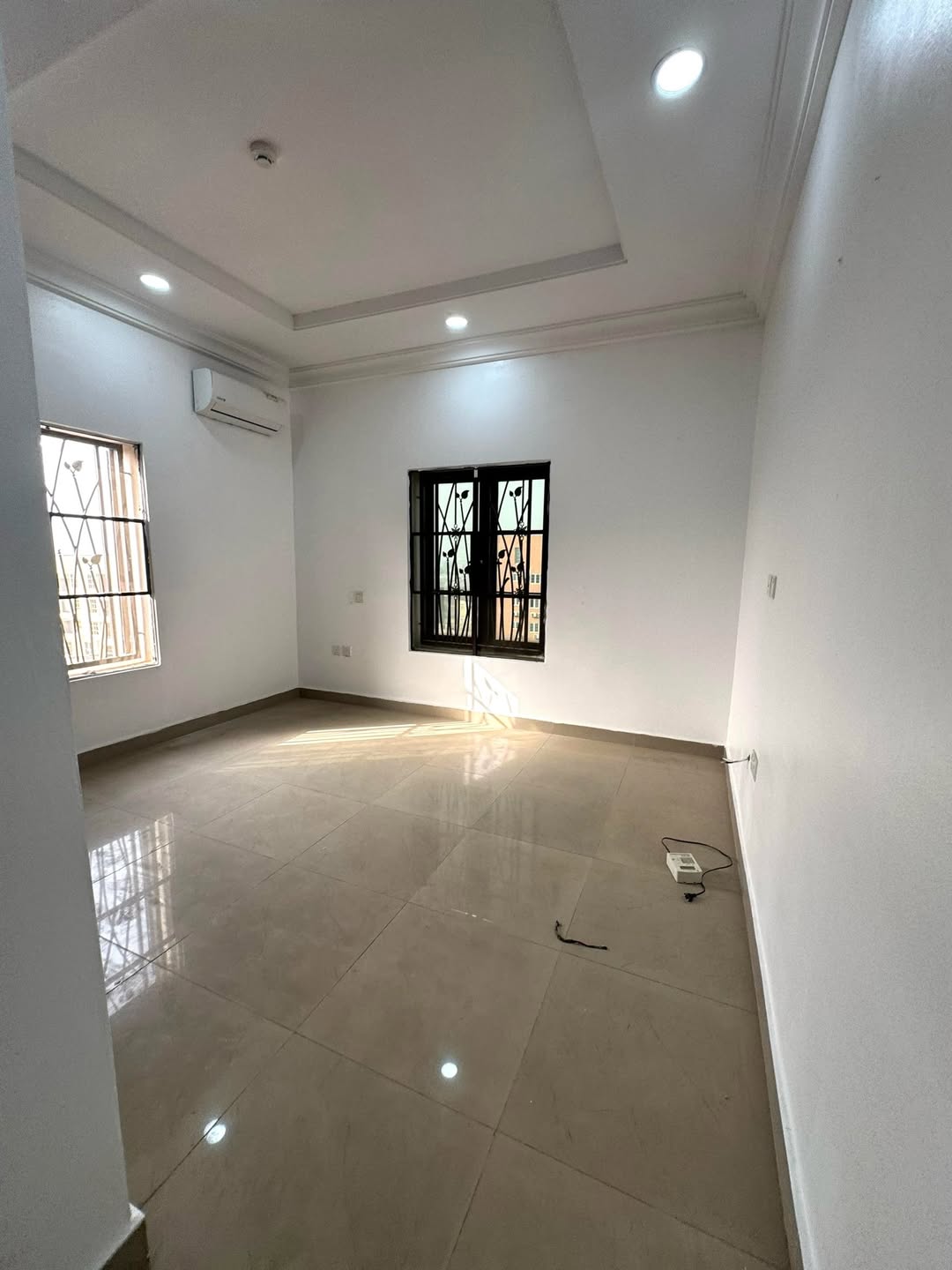 Katampe’s Premier 2-Bed: Pool, Gym & Serenity