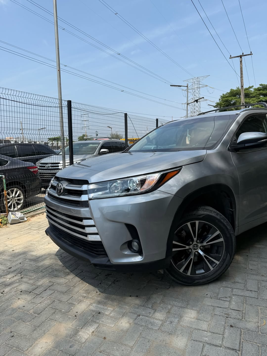 2016 Toyota Highlander: Luxury & Value at 28M