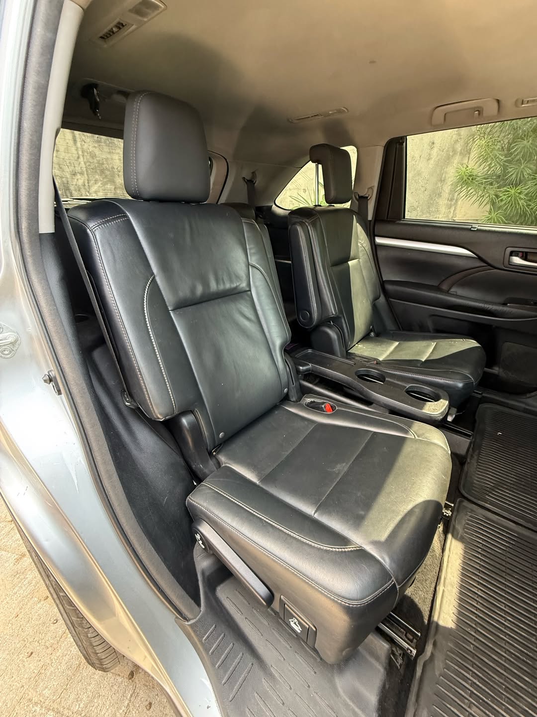 2016 Toyota Highlander: Luxury & Value at 28M