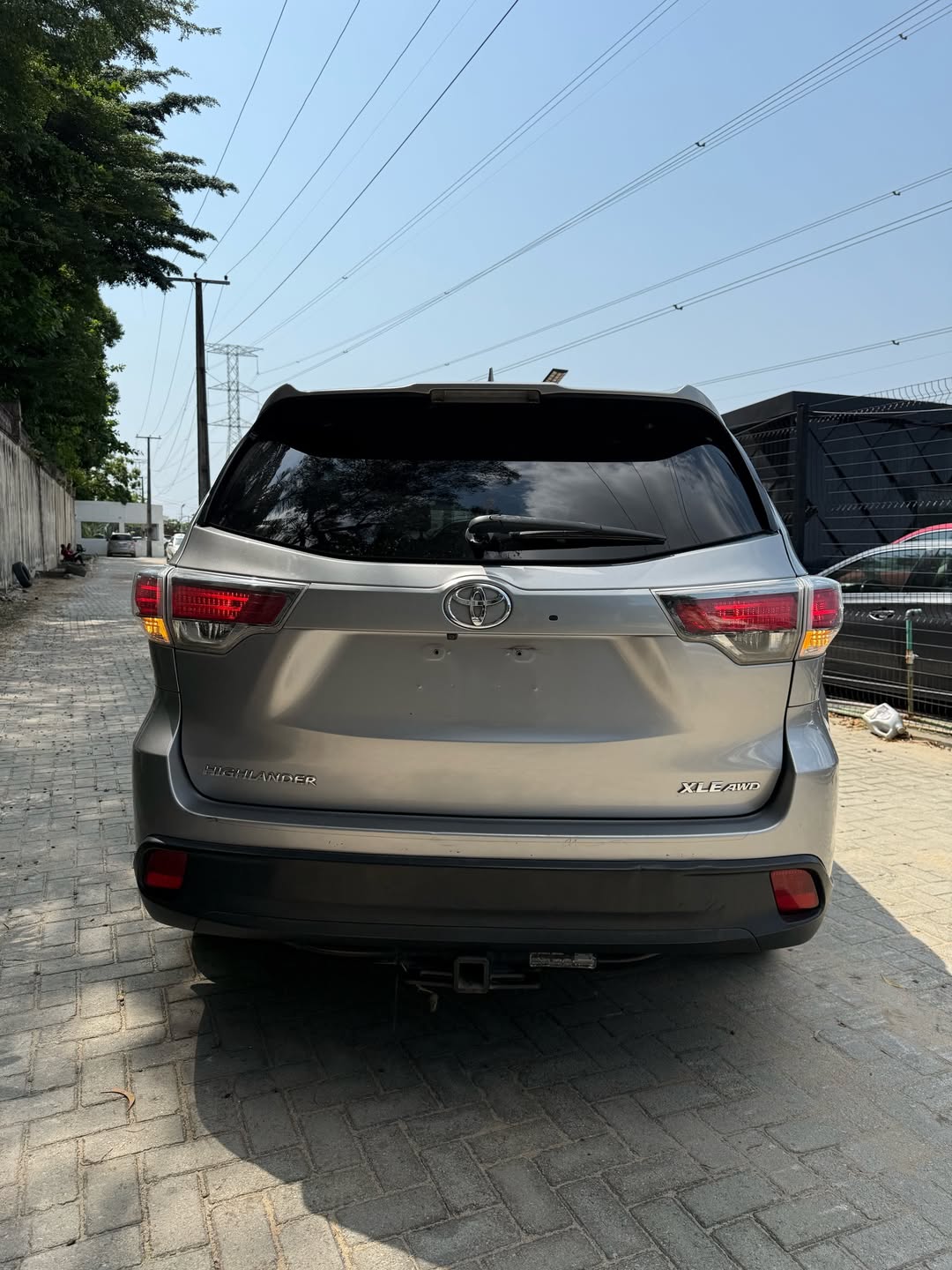 2016 Toyota Highlander: Luxury & Value at 28M