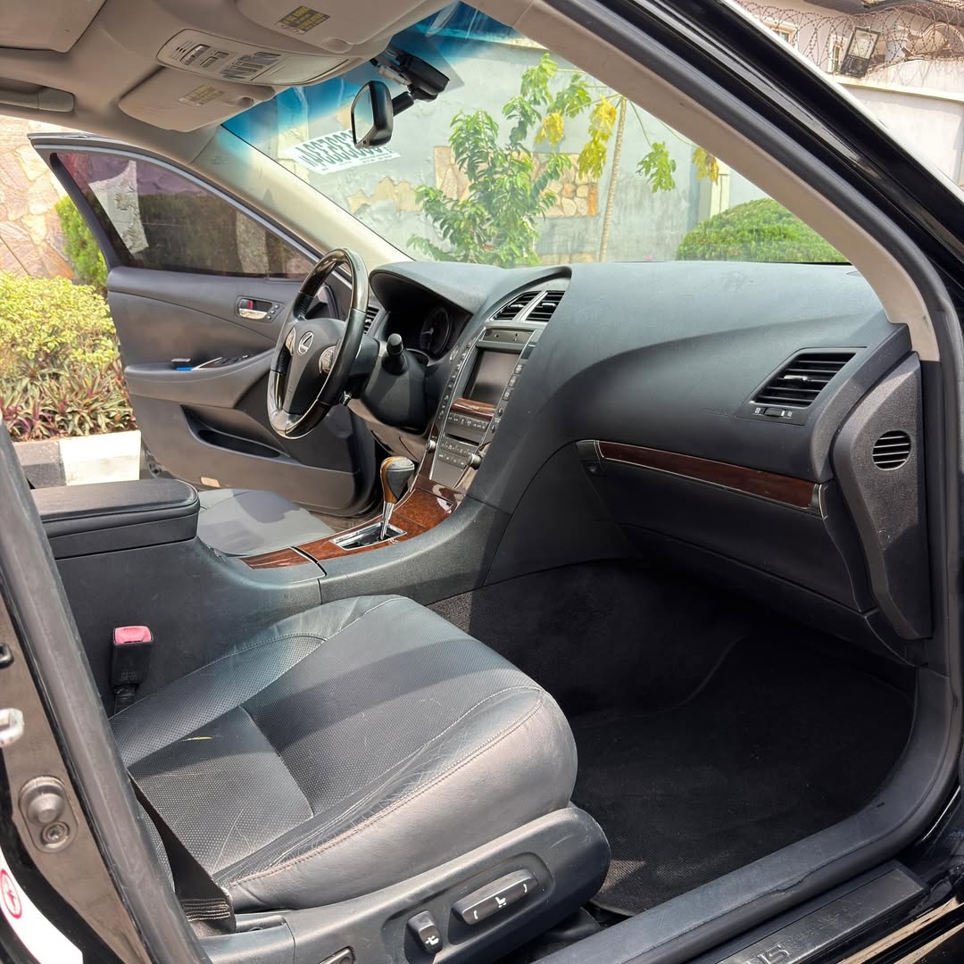 Blacked-Out 2010 Lexus ES350 V6: Luxury Unleashed