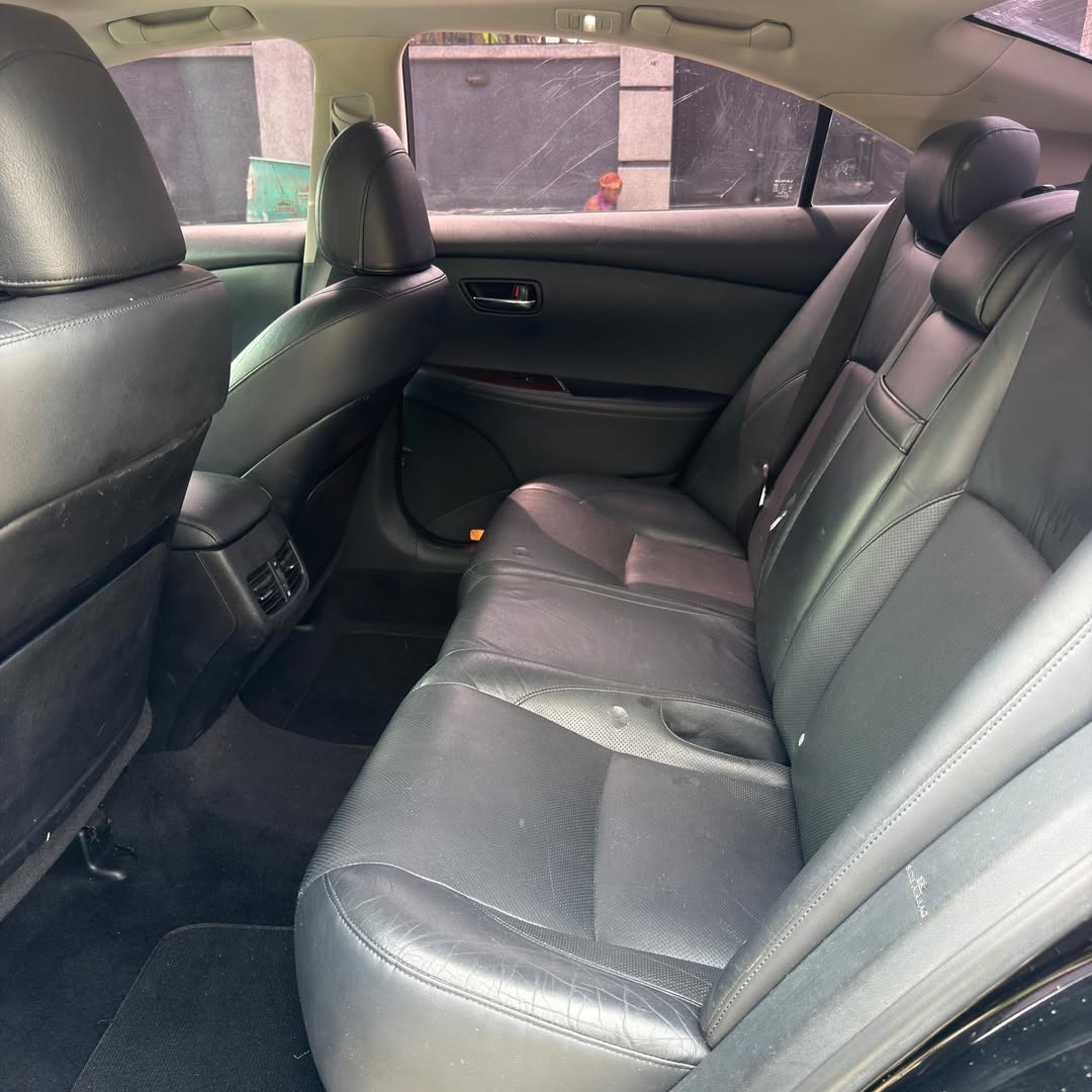 Blacked-Out 2010 Lexus ES350 V6: Luxury Unleashed