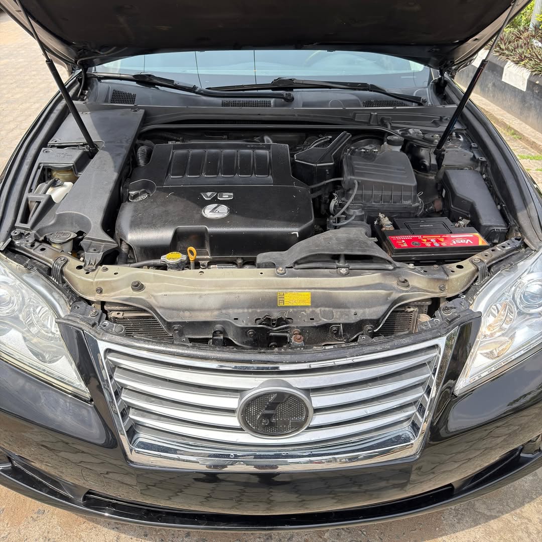 Blacked-Out 2010 Lexus ES350 V6: Luxury Unleashed