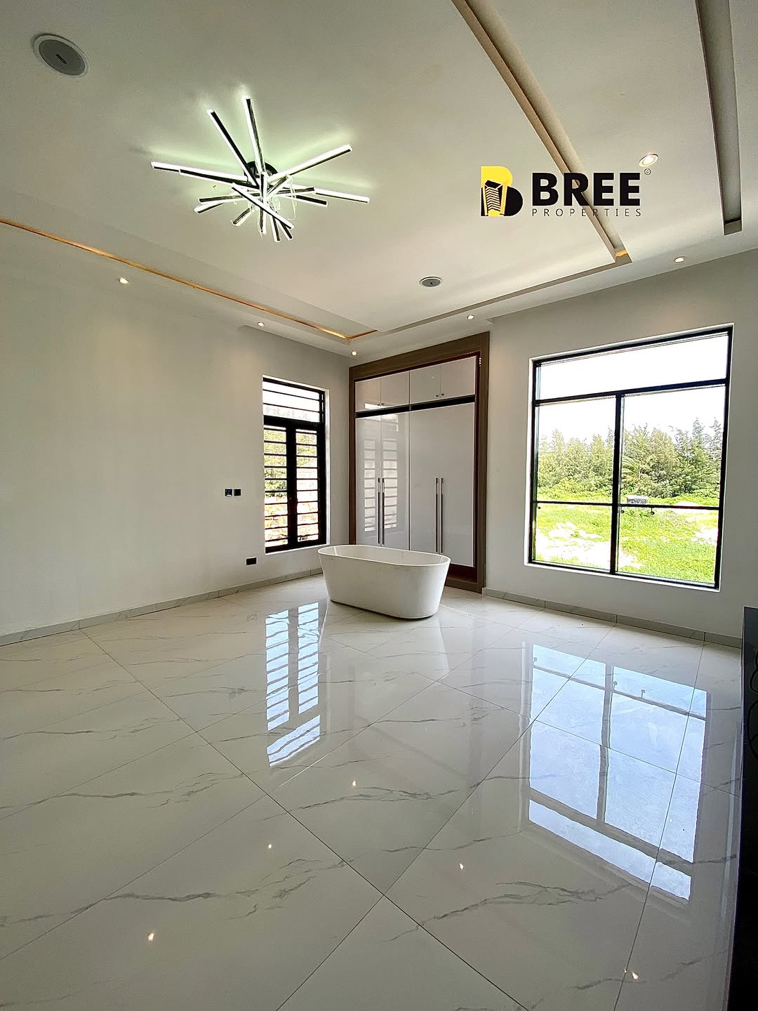 Stunning 5-Bedroom Oasis with Pool in Prime Lekki