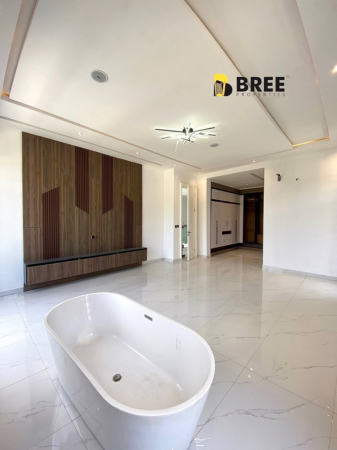 Stunning 5-Bedroom Oasis with Pool in Prime Lekki