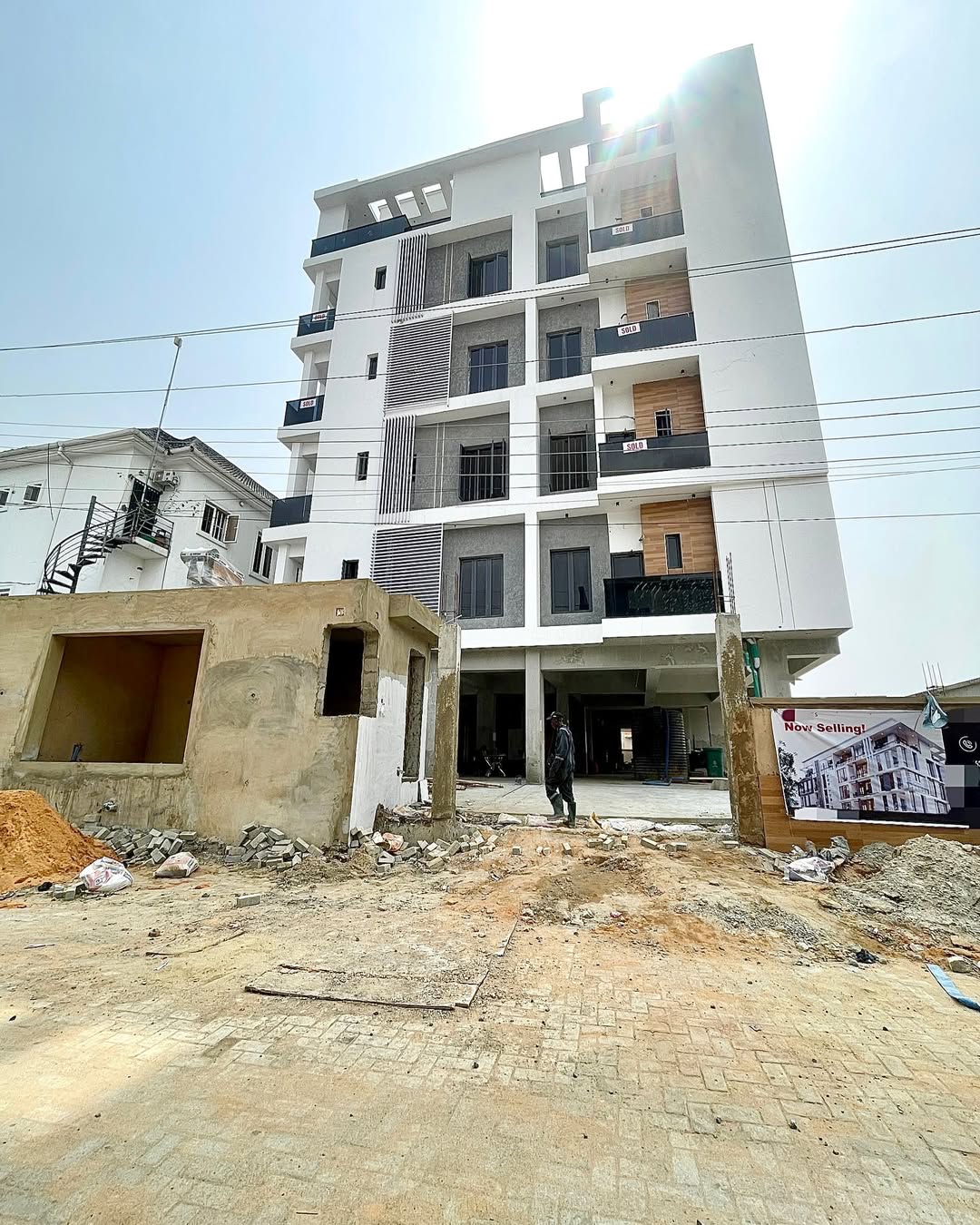 Sleek 2-Bed Poolside Apartment in Ikate Lekki
