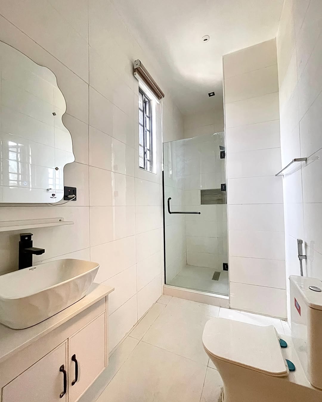 Sleek 2-Bed Poolside Apartment in Ikate Lekki