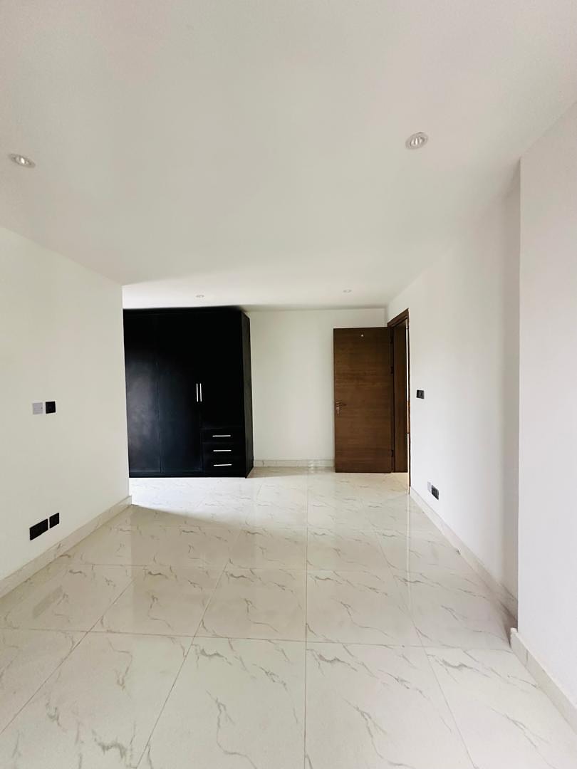 Elevator 2-Bed in Serene, Gated Ikoyi Sanctuary
