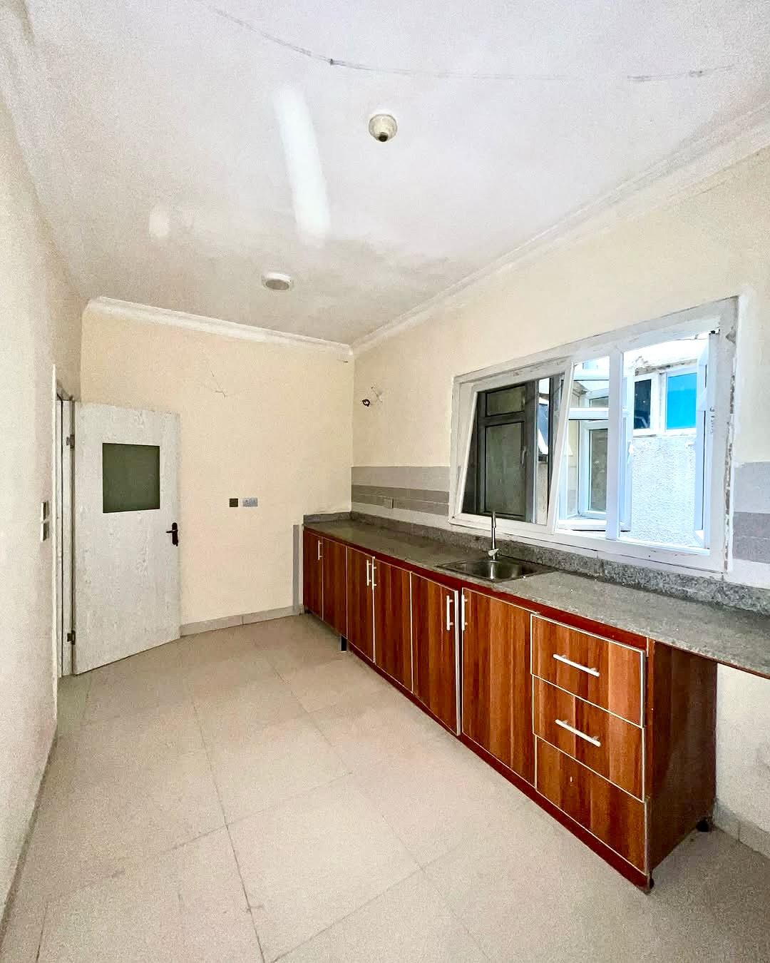 Lekki’s Premier 3-Bed Haven: Rooftop, Gym & 24/7 Power