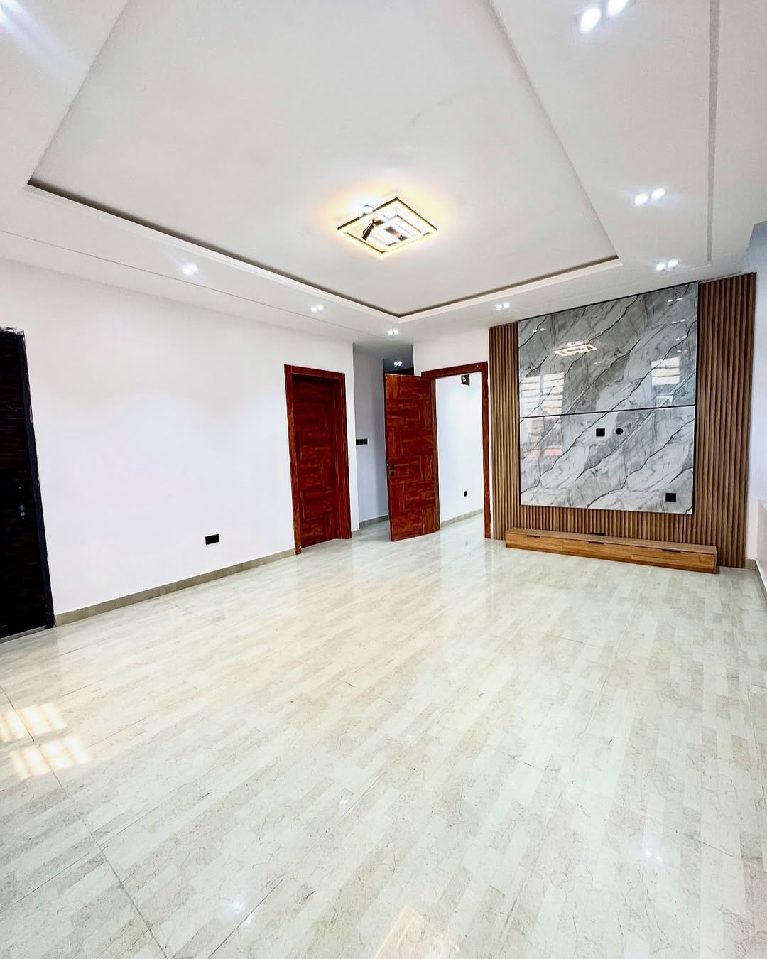 Lekki Phase 1: 5-Bedroom Duplex with Rooftop Terrace