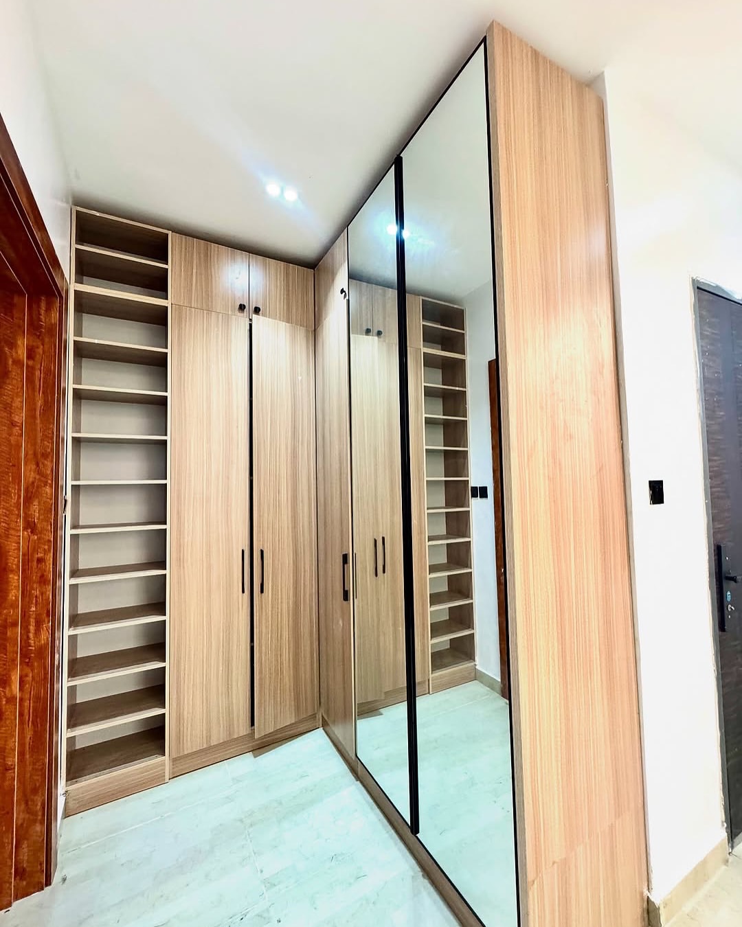 Lekki Phase 1: 5-Bedroom Duplex with Rooftop Terrace