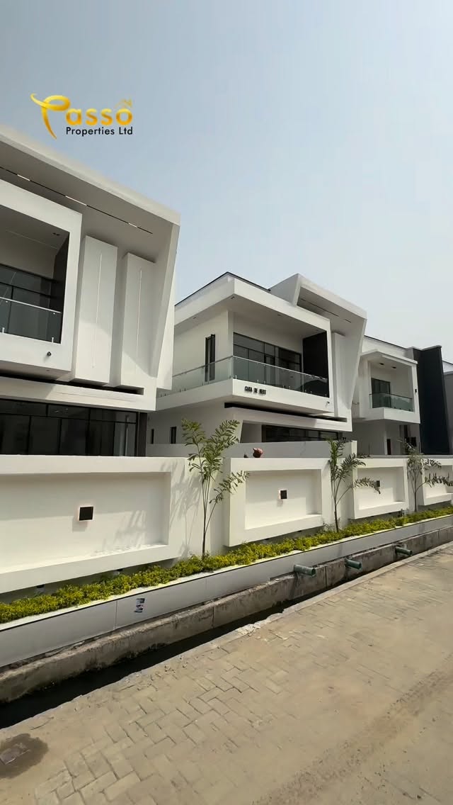 Sleek 5-Bed Palace with Resort-Style Pool in Ajah