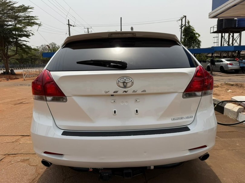 Luxury Meets Value: 2014 Toyota Venza XLE