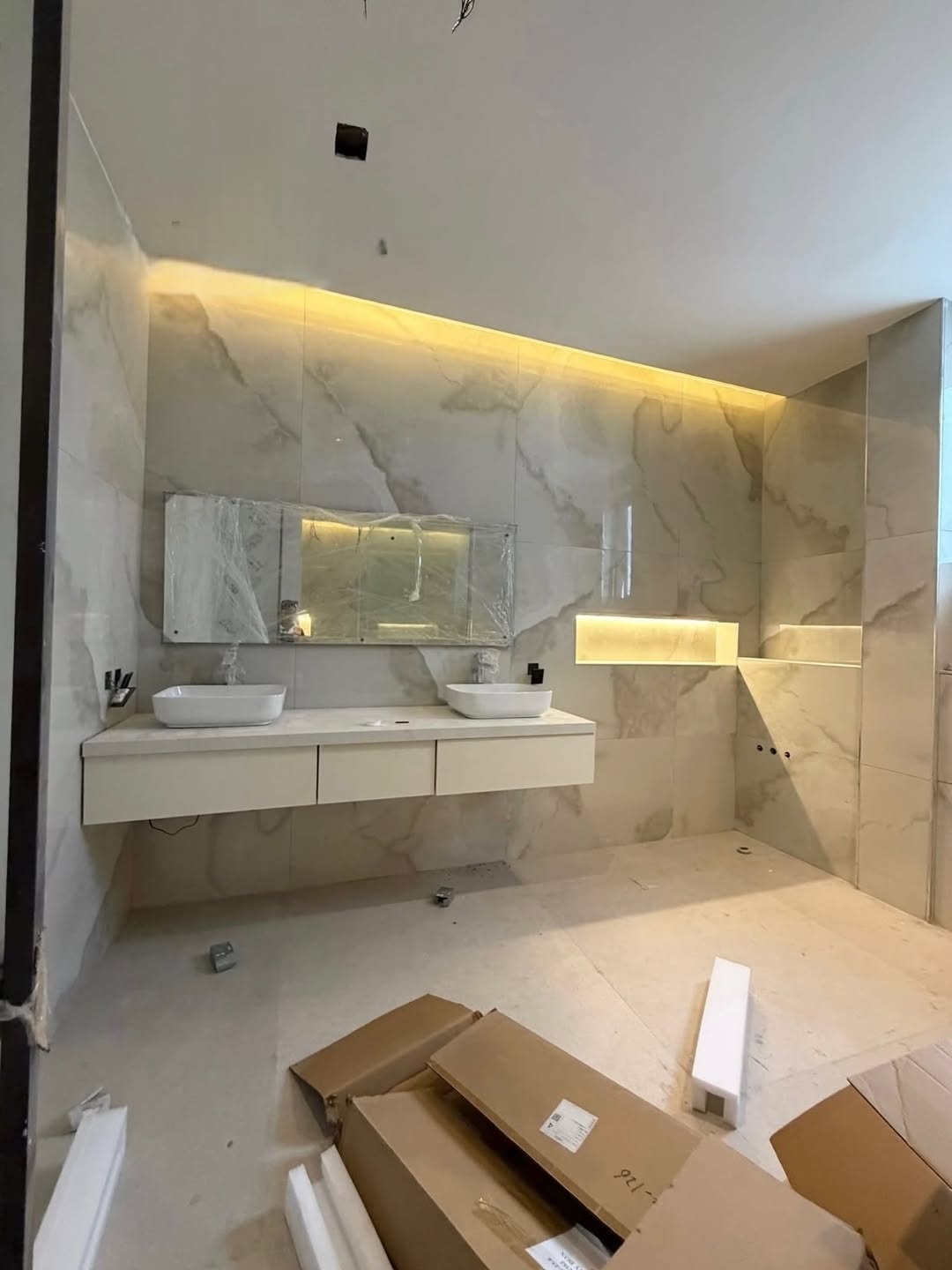 Banana Island Grandeur: 5-Bed Duplex with Pool & Cinema