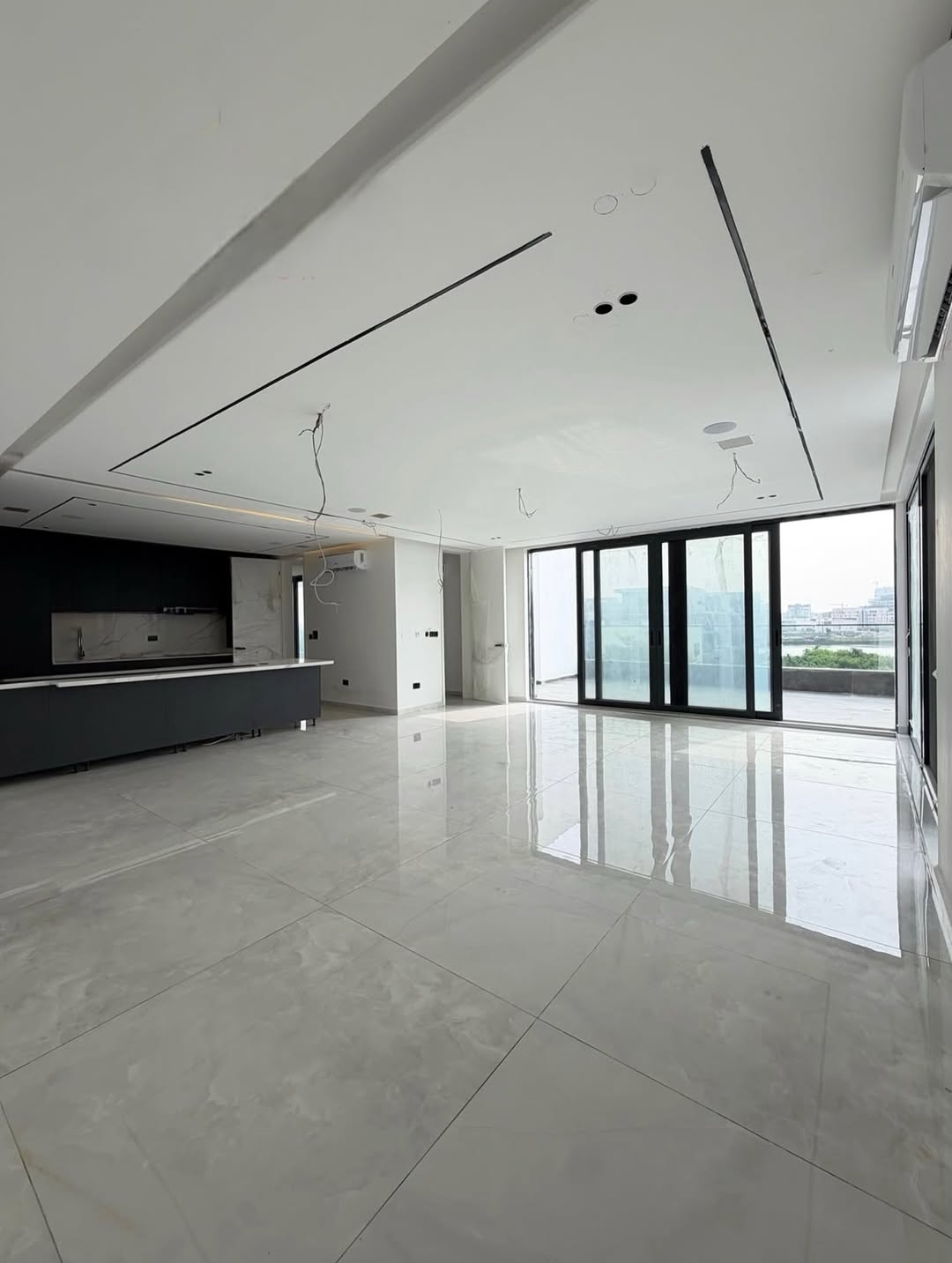 Banana Island Grandeur: 5-Bed Duplex with Pool & Cinema